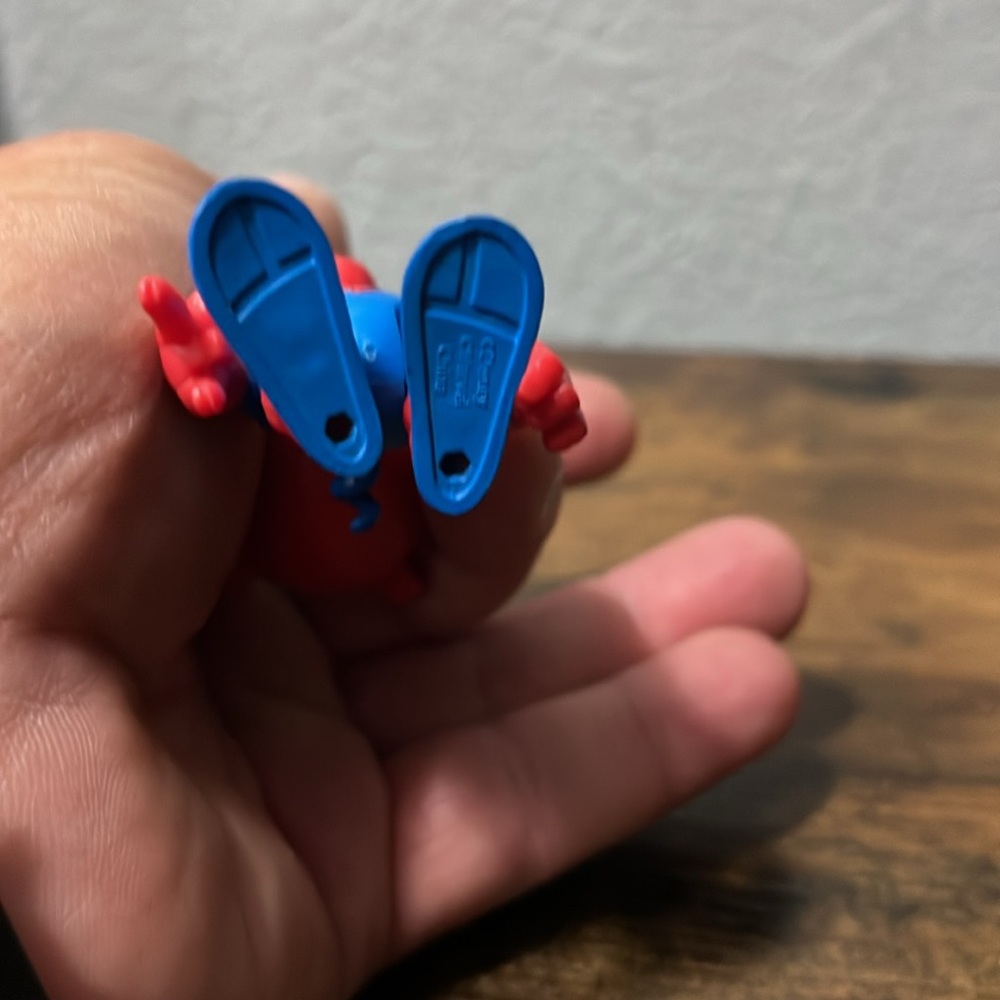 Superhero Action Figure Set - Red and Blue - Picture 8 of 10